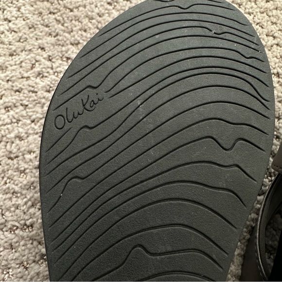 OluKai Women's Metallic Silver and Black Sandals - Picture 11 of 12